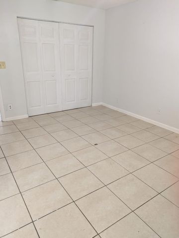 6532 Harbour Rd, North Lauderdale, FL 33068