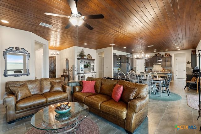 207 Emeralds Drive, Burnet, TX 78611