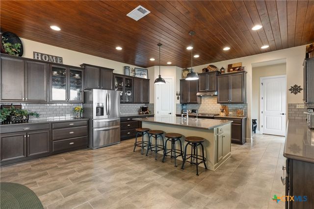 207 Emeralds Drive, Burnet, TX 78611