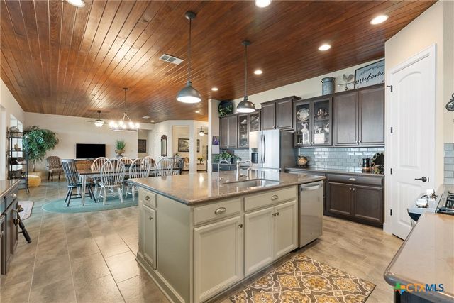 207 Emeralds Drive, Burnet, TX 78611