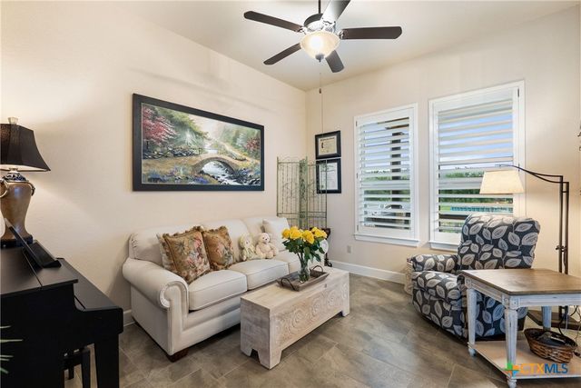 207 Emeralds Drive, Burnet, TX 78611
