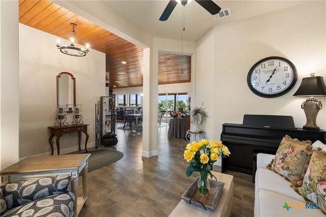 207 Emeralds Drive, Burnet, TX 78611
