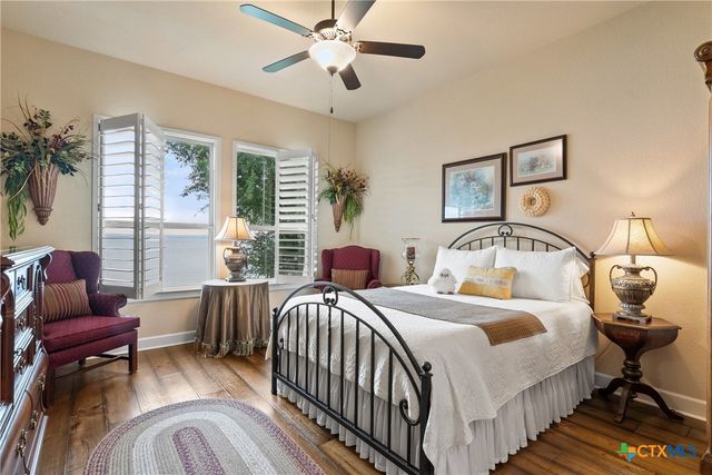 207 Emeralds Drive, Burnet, TX 78611
