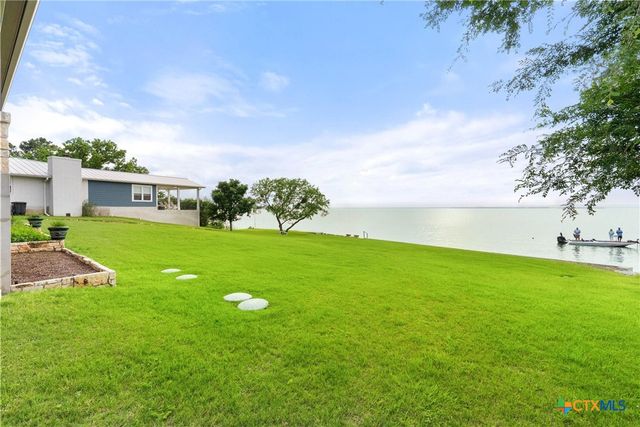 207 Emeralds Drive, Burnet, TX 78611