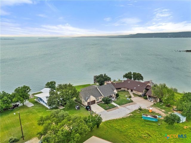 207 Emeralds Drive, Burnet, TX 78611