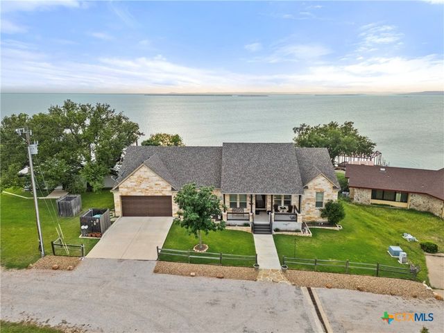 207 Emeralds Drive, Burnet, TX 78611