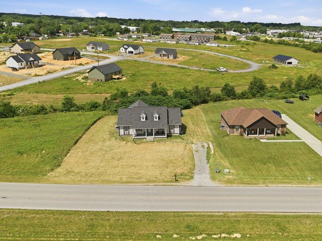 855 Sneed Blvd, Lafayette, TN 37083