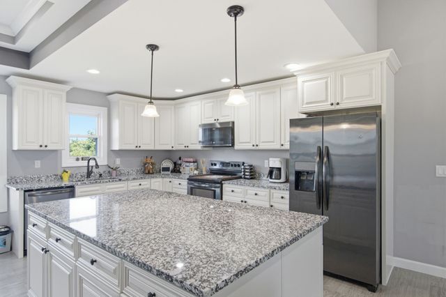 855 Sneed Blvd, Lafayette, TN 37083