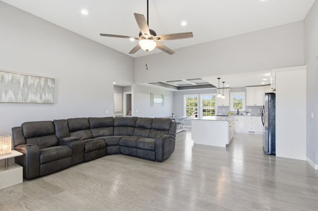 855 Sneed Blvd, Lafayette, TN 37083