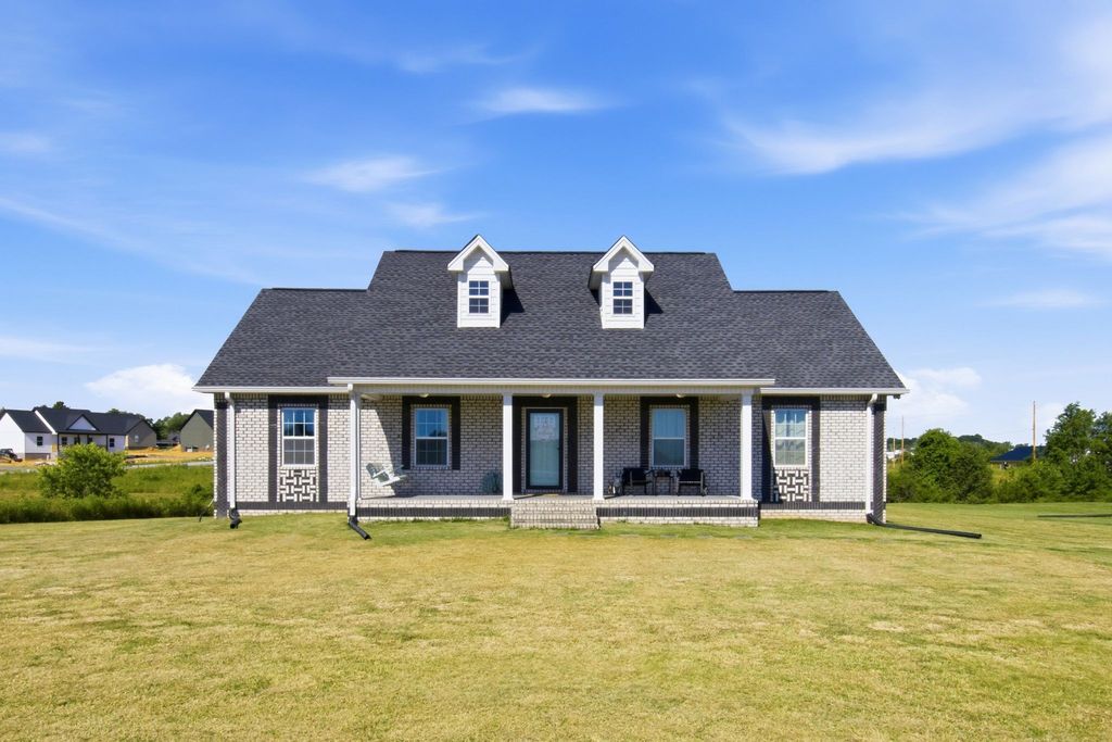 855 Sneed Blvd, Lafayette, TN 37083