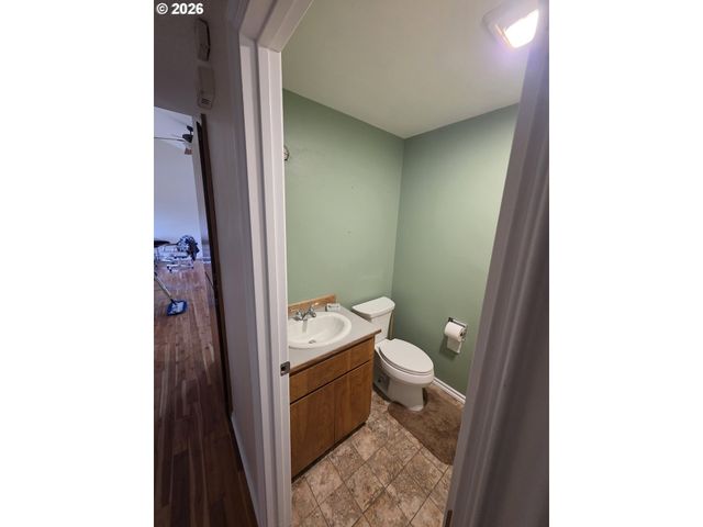 557 S 44TH St, Springfield, OR 97478