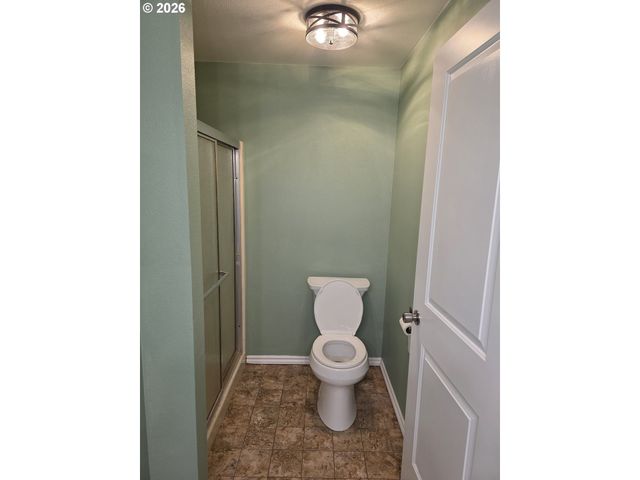 557 S 44TH St, Springfield, OR 97478