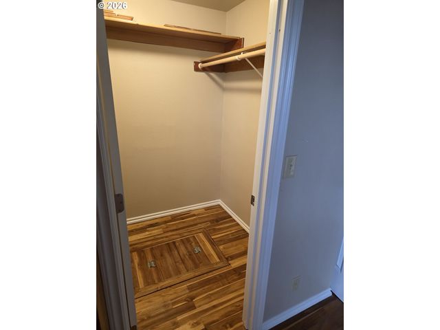 557 S 44TH St, Springfield, OR 97478