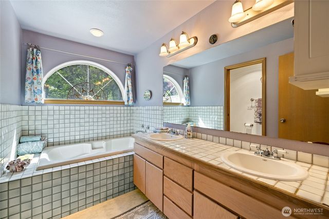5916 53rd Avenue NW, Gig Harbor, WA 98335