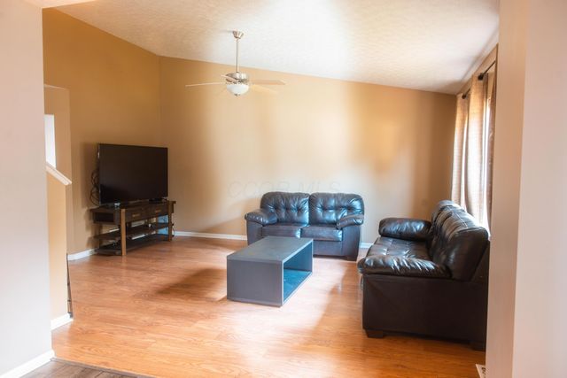 537 Ashwyck Court, Pataskala, OH 43062