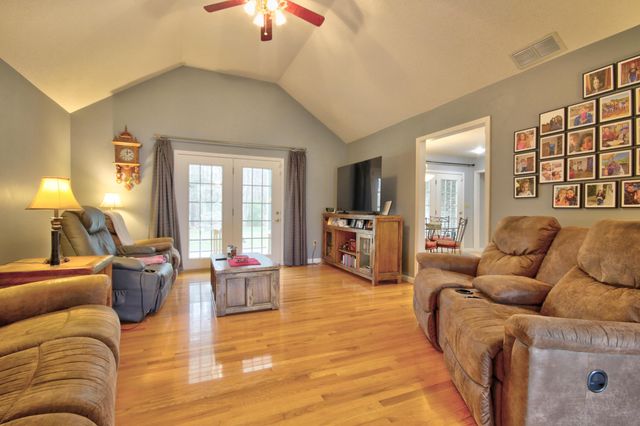 1028 Burnell Drive, Berea, KY 40403