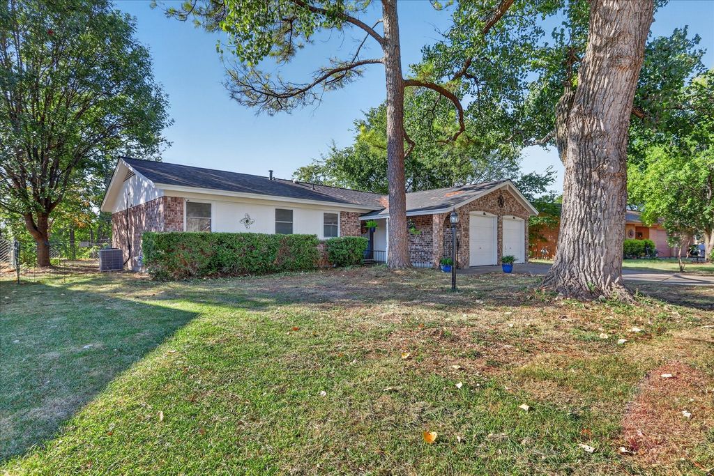441 Nathan Street, Burleson, TX 76028 — photo 4