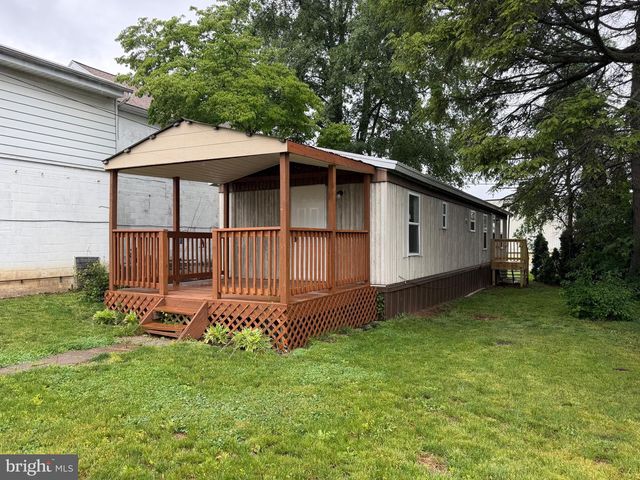 1104 W ELM AVE W, Hanover, PA 17331