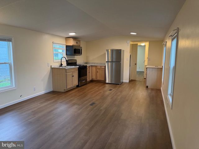 1104 W ELM AVE W, Hanover, PA 17331
