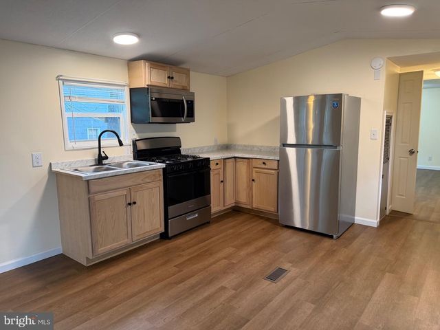 1104 W ELM AVE W, Hanover, PA 17331