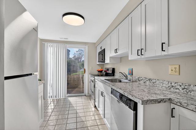 1 Hunters Run 1, Cromwell, CT 06416