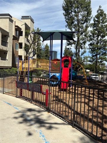 5540 Owensmouth 319, Woodland Hills, CA 91367