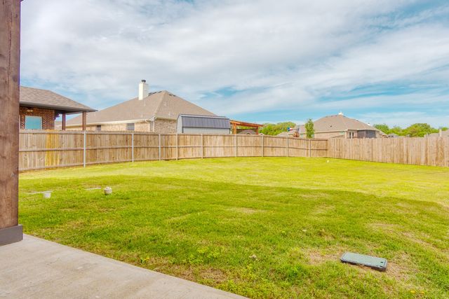 522 N Montague Street, Pilot Point, TX 76258