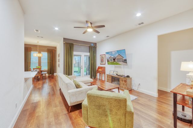 522 N Montague Street, Pilot Point, TX 76258