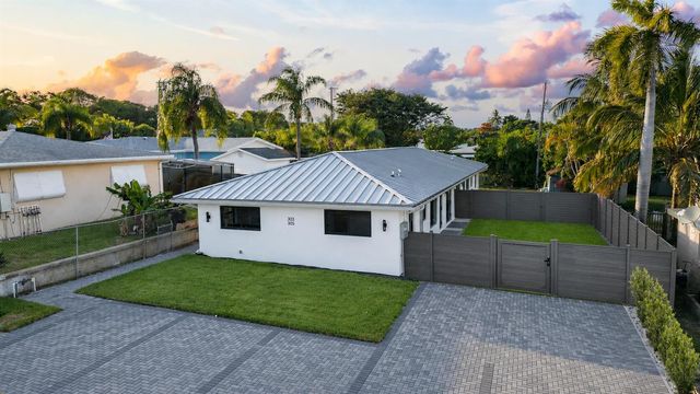 303 DE CARIE Street 303, Delray Beach, FL 33444