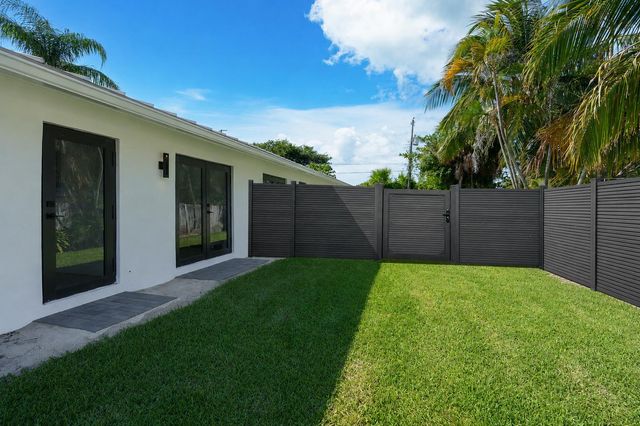 303 DE CARIE Street 303, Delray Beach, FL 33444