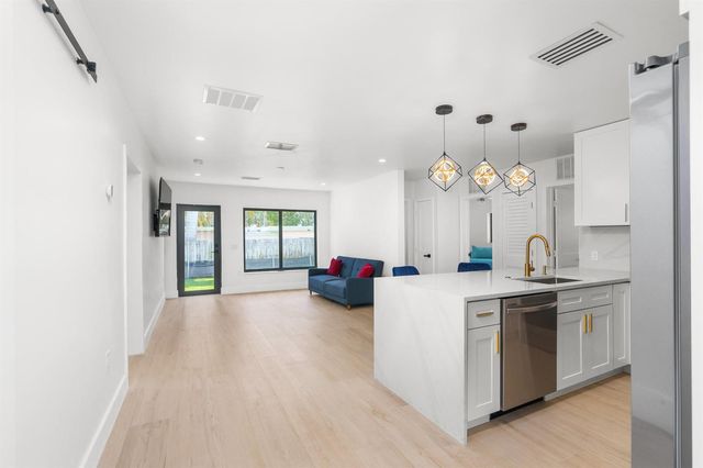 303 DE CARIE Street 303, Delray Beach, FL 33444