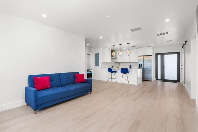 303 DE CARIE Street 303, Delray Beach, FL 33444
