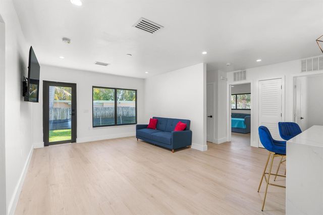 303 DE CARIE Street 303, Delray Beach, FL 33444
