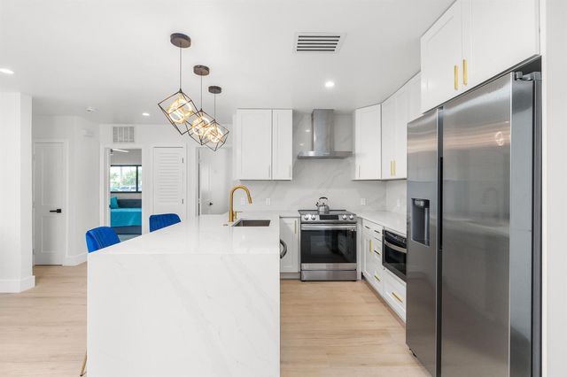 303 DE CARIE Street 303, Delray Beach, FL 33444