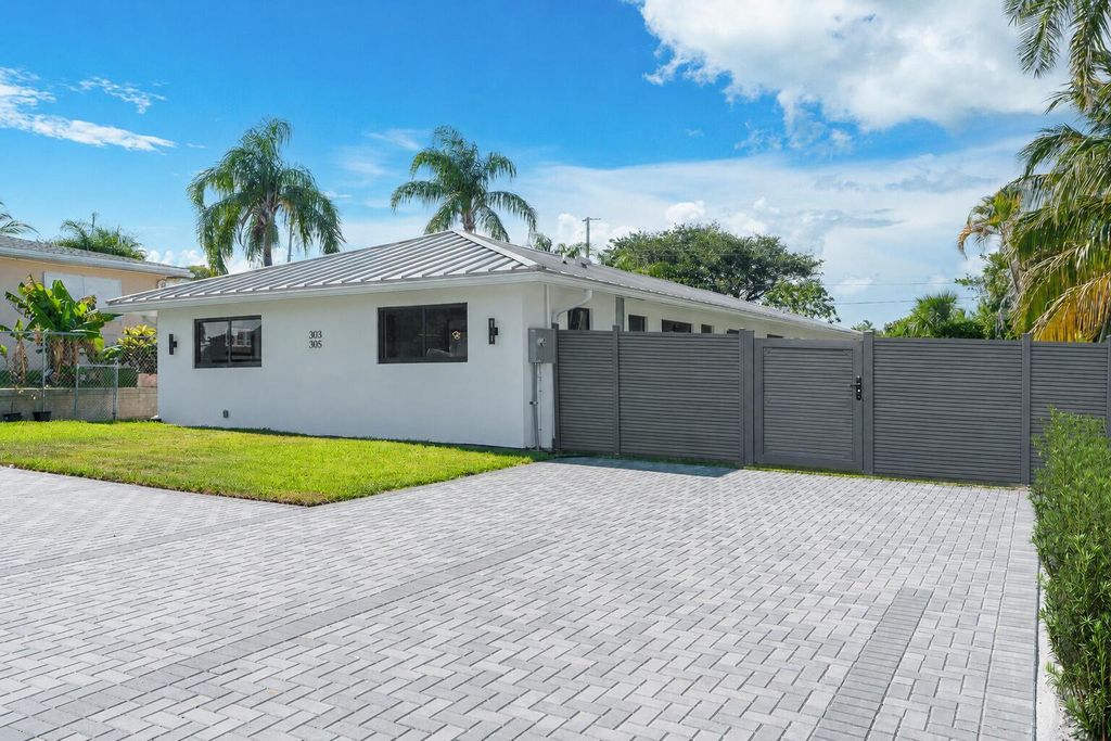 303 DE CARIE Street 303, Delray Beach, FL 33444