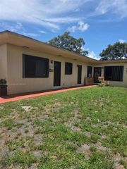 206 SW 3rd St 2, Dania Beach, FL 33004