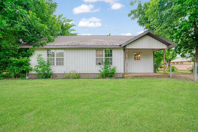 193 Church Street, Deport, TX 75435