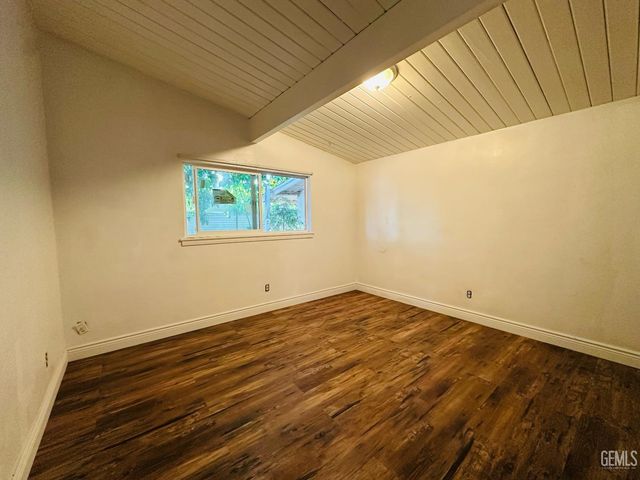 925 Radcliffe Avenue, Bakersfield, CA 93305