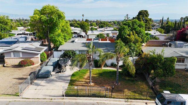 925 Radcliffe Avenue, Bakersfield, CA 93305