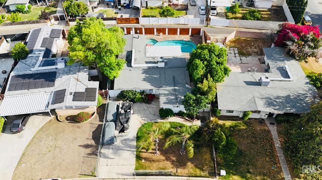 925 Radcliffe Avenue, Bakersfield, CA 93305