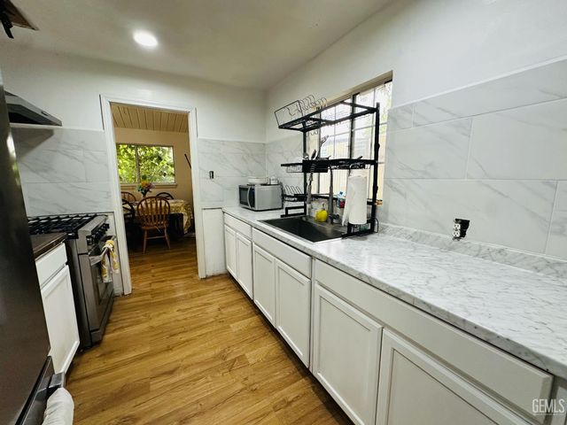 925 Radcliffe Avenue, Bakersfield, CA 93305