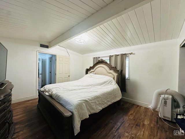 925 Radcliffe Avenue, Bakersfield, CA 93305