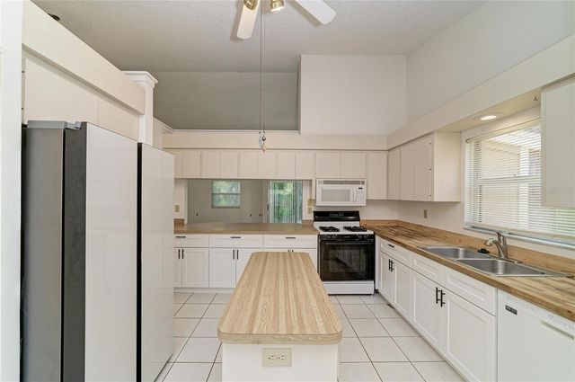 4863 VILLAGE GARDENS DRIVE 186, Sarasota, FL 34234