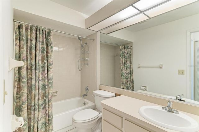 4863 VILLAGE GARDENS DRIVE 186, Sarasota, FL 34234