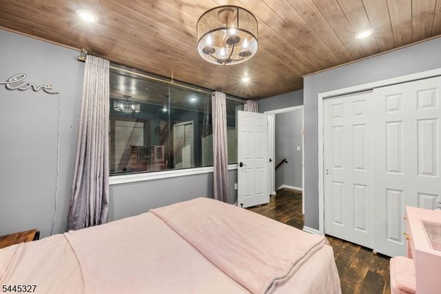 1 Eagle Ct, Monroe Twp., NJ 08831