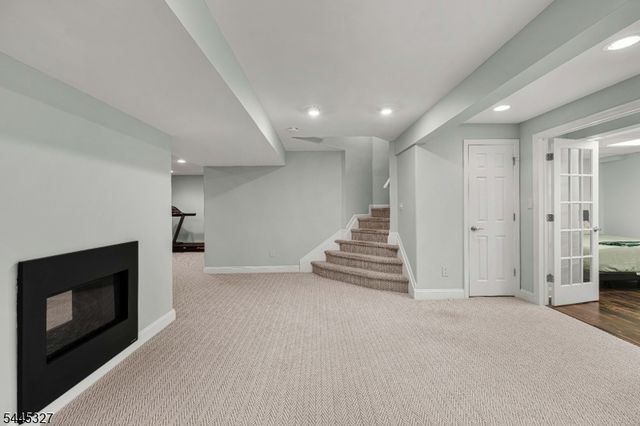 1 Eagle Ct, Monroe Twp., NJ 08831