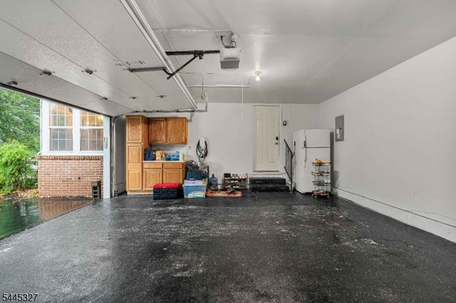 1 Eagle Ct, Monroe Twp., NJ 08831