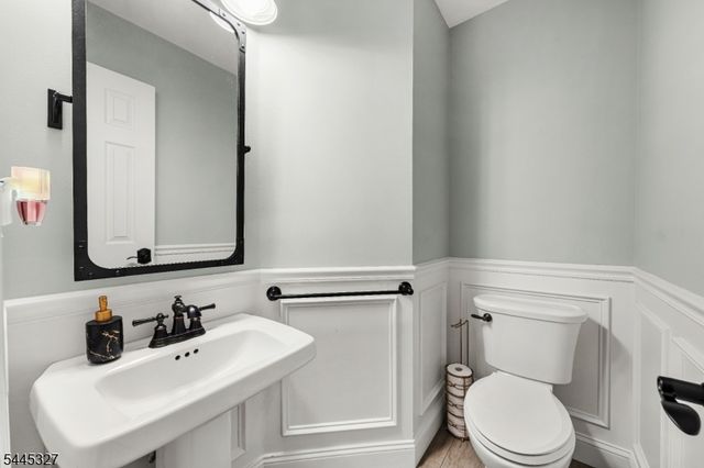 1 Eagle Ct, Monroe Twp., NJ 08831