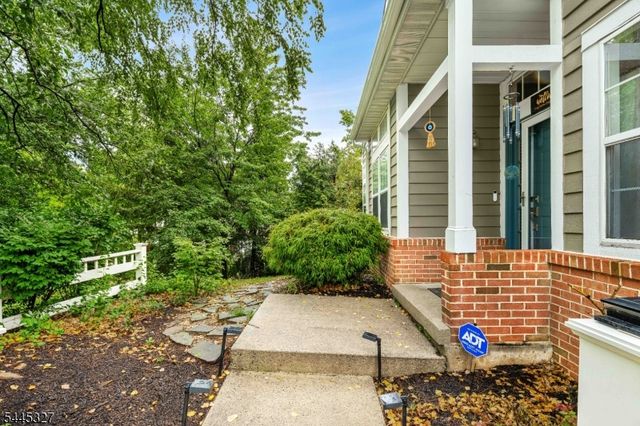 1 Eagle Ct, Monroe Twp., NJ 08831