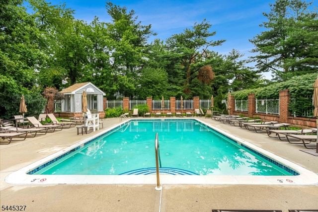 1 Eagle Ct, Monroe Twp., NJ 08831